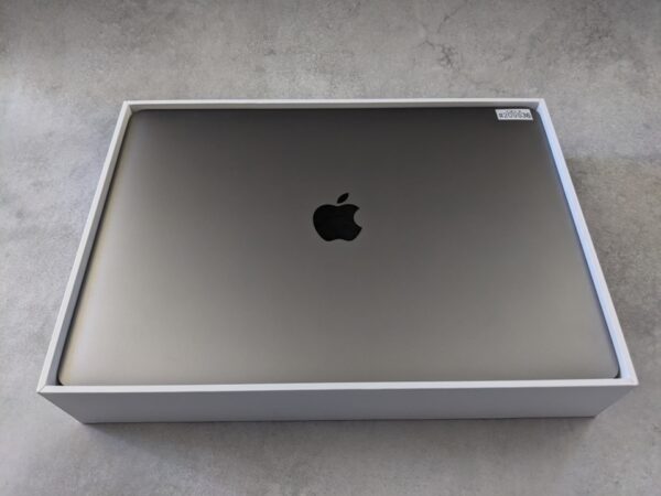 イオシスの中古MacBookの開封