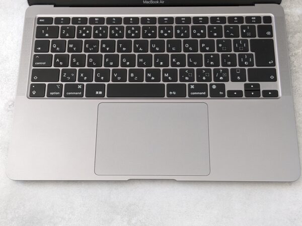 イオシスの中古MacBookのキーボードとタッチパッド