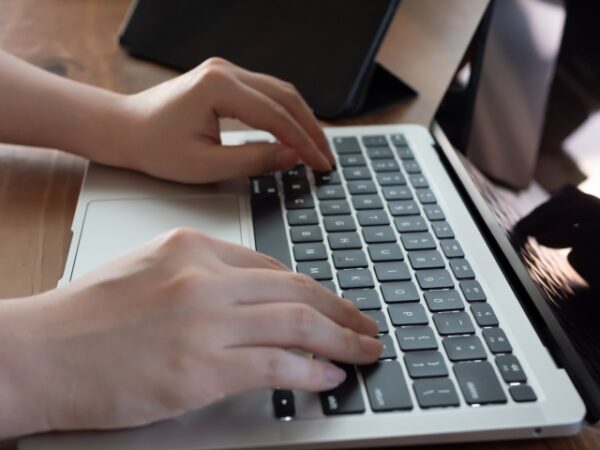 キーボードカバーの素材や配列の違いとは