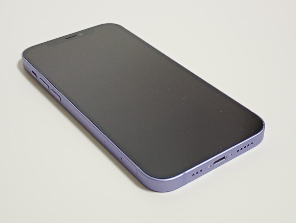 イオシスで購入した中古のiPhone12　Bランク