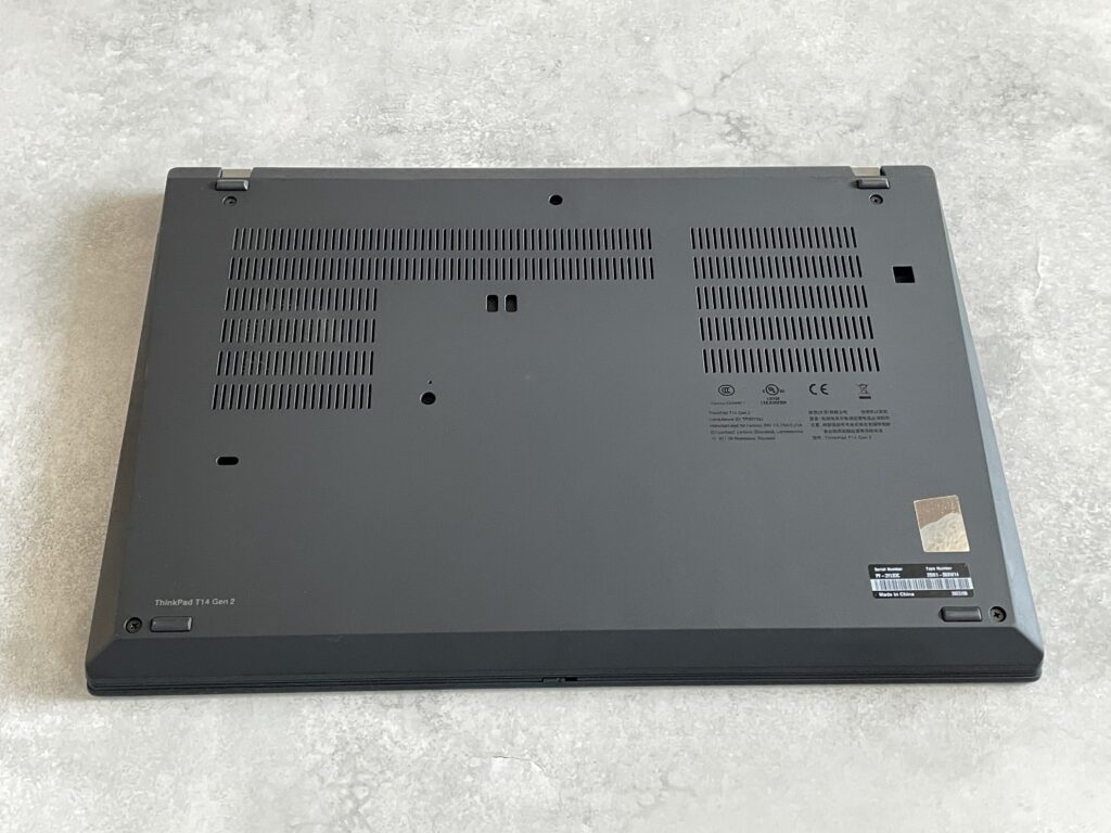 中古パソコン直販の中古ノートパソコンの底面