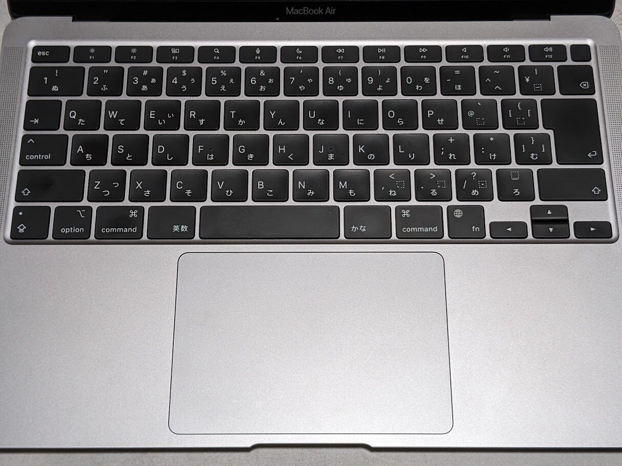 専門店でキーボードの動作や画面の汚れを確認すること