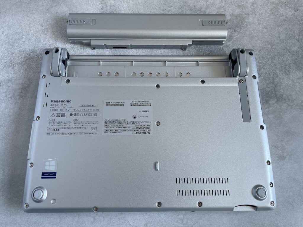 レッツノートはバッテリーの着脱が可能　しかも簡単