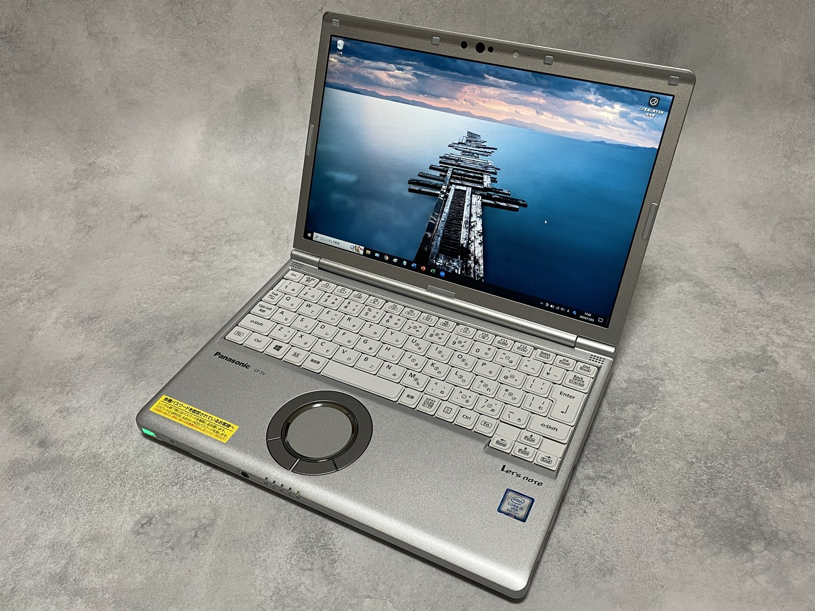 大学生の持ち運び用パソコンとして使えるPanasonic レッツノート CF-SV8の外観