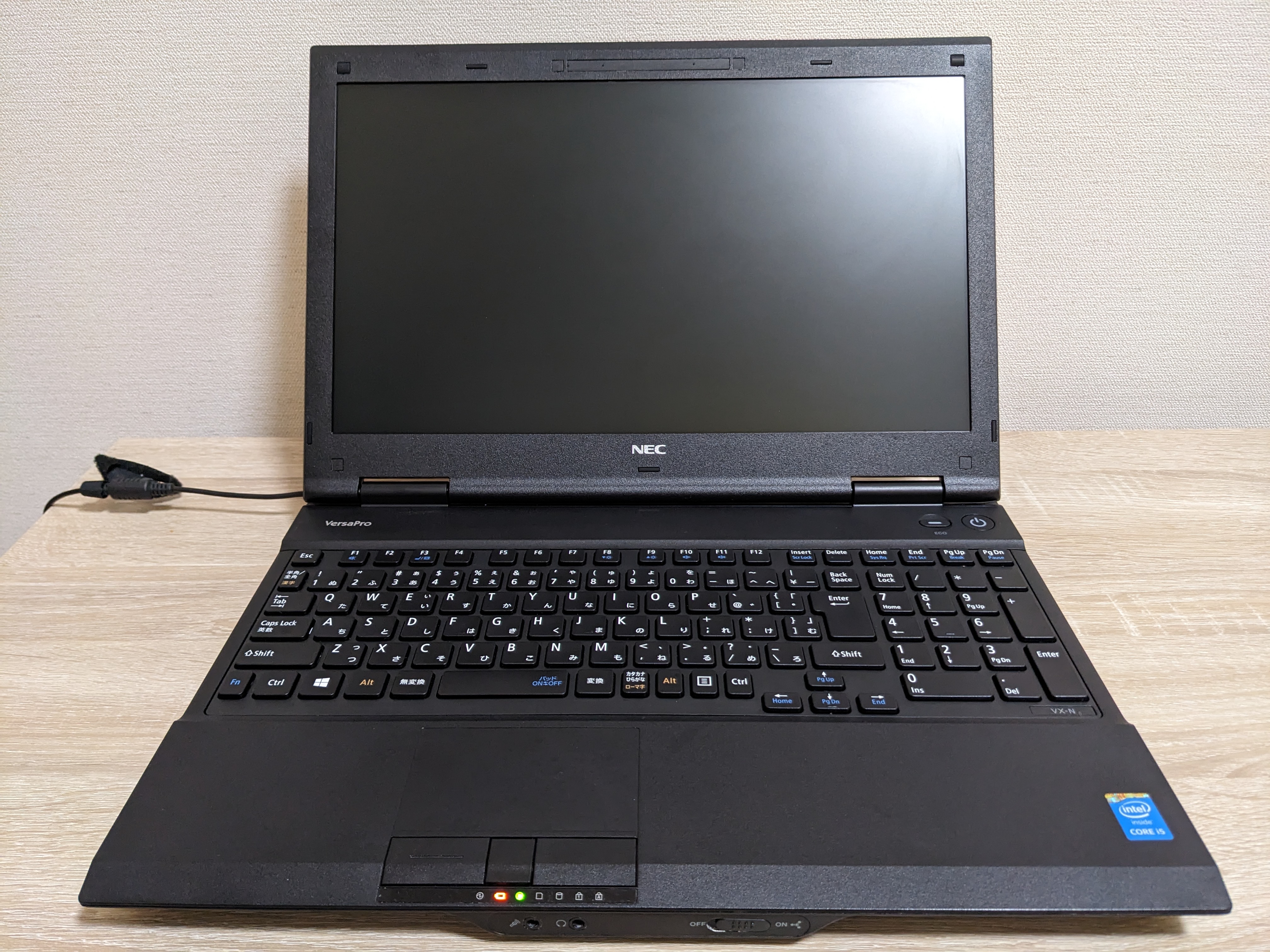 くじらやの店長おまかせノートで届いたNEC VersaPro VX-Nの外観