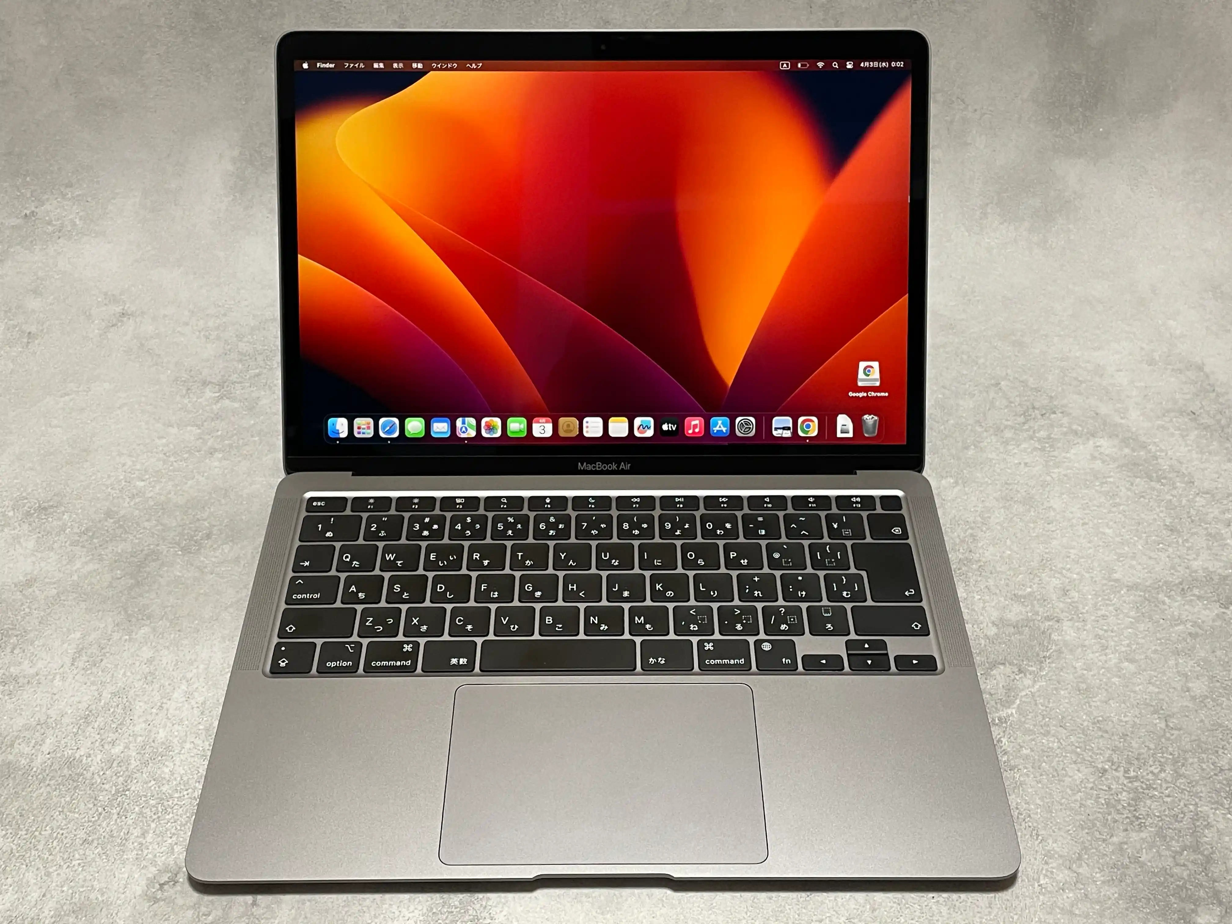 中古で買ったMacBook Air M1を起動したmacOSのデスクトップ画面