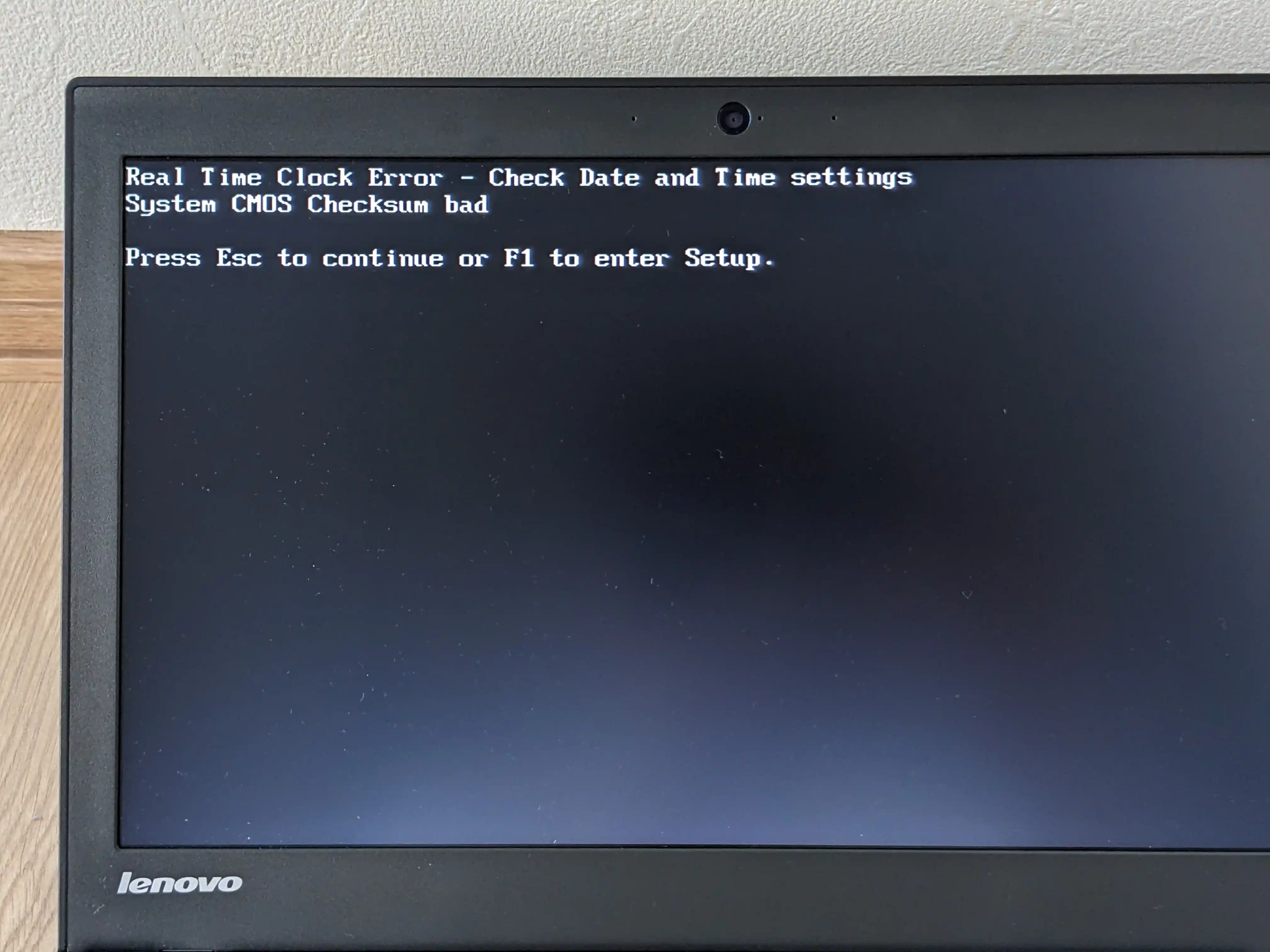 内蔵電池が切れたノートパソコンに表示されたReal Time Clock Errorの画面