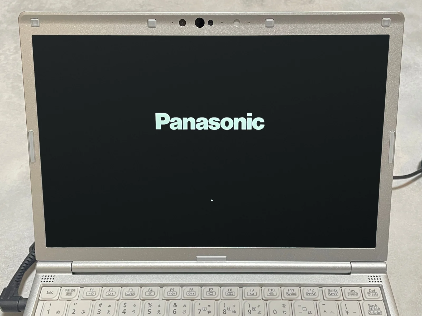 レッツノートCF-SV8を再起動したときに黒い画面の中央に出るPanasonicのロゴ
