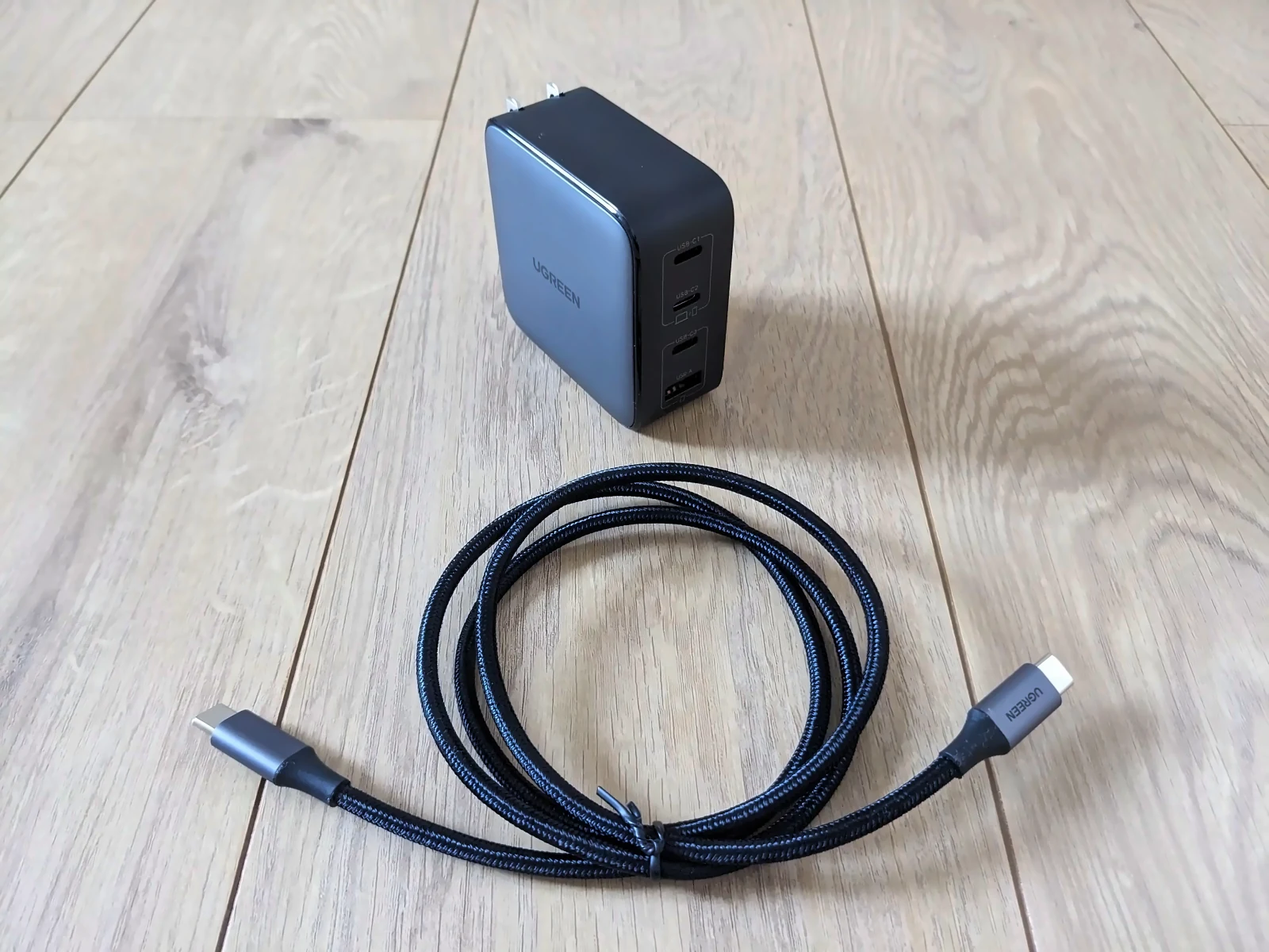 UGREEN Nexode 充電器 100W 4ポート(CD226)と、両端がUSB-CのUGREENの充電ケーブル